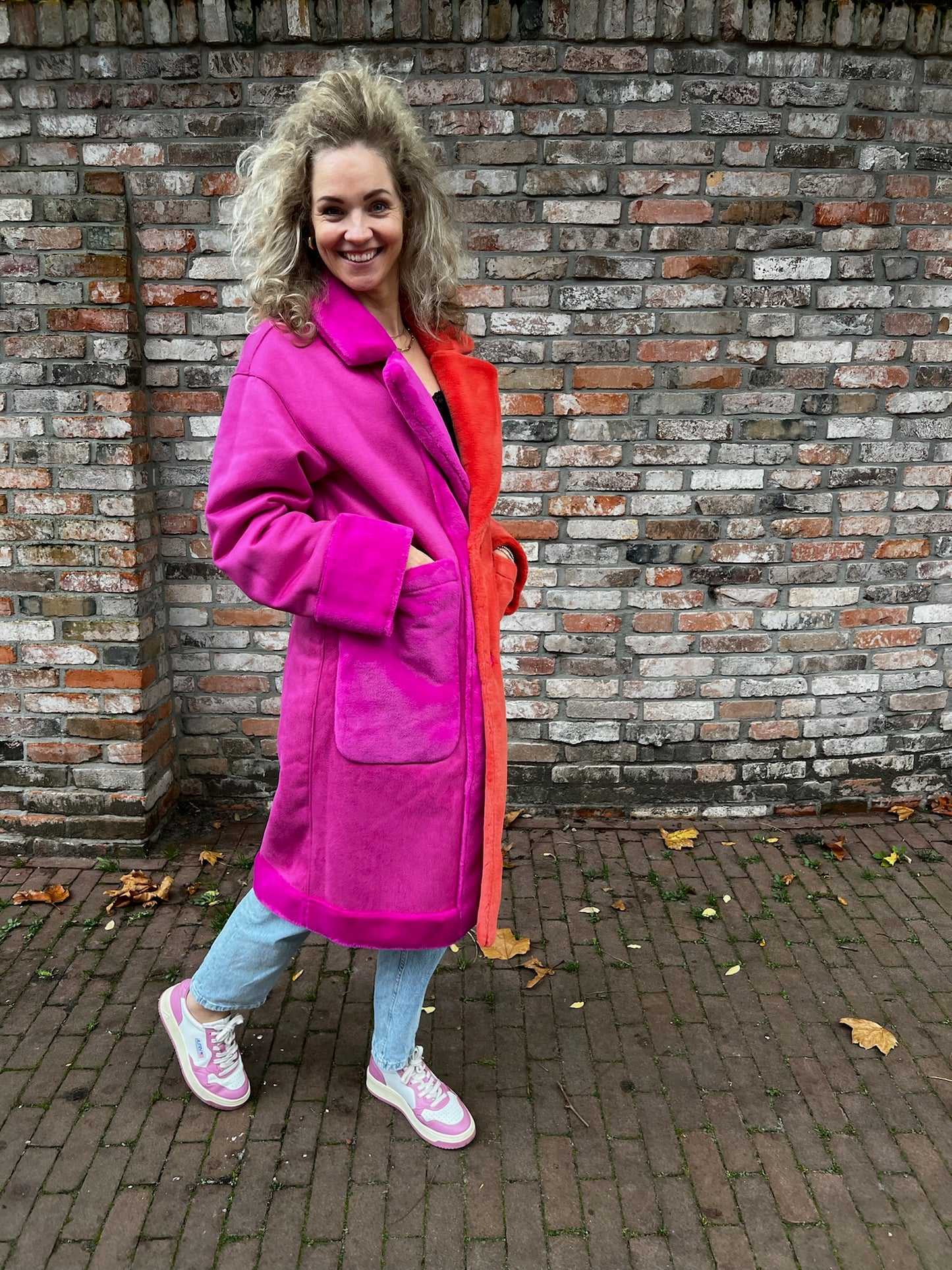 Jas FLuffy - Rood-roze zijkant