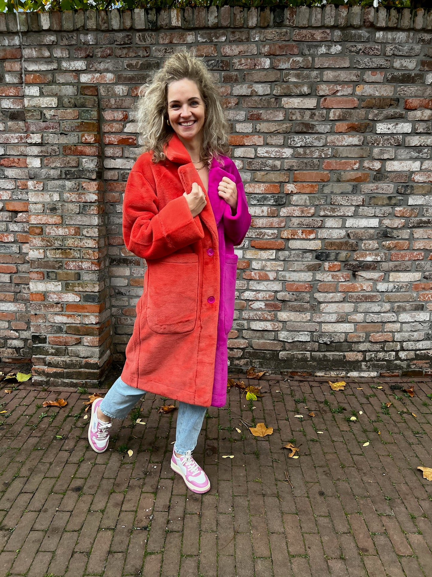 Jas Fluffy - Rood-roze zijkant 1